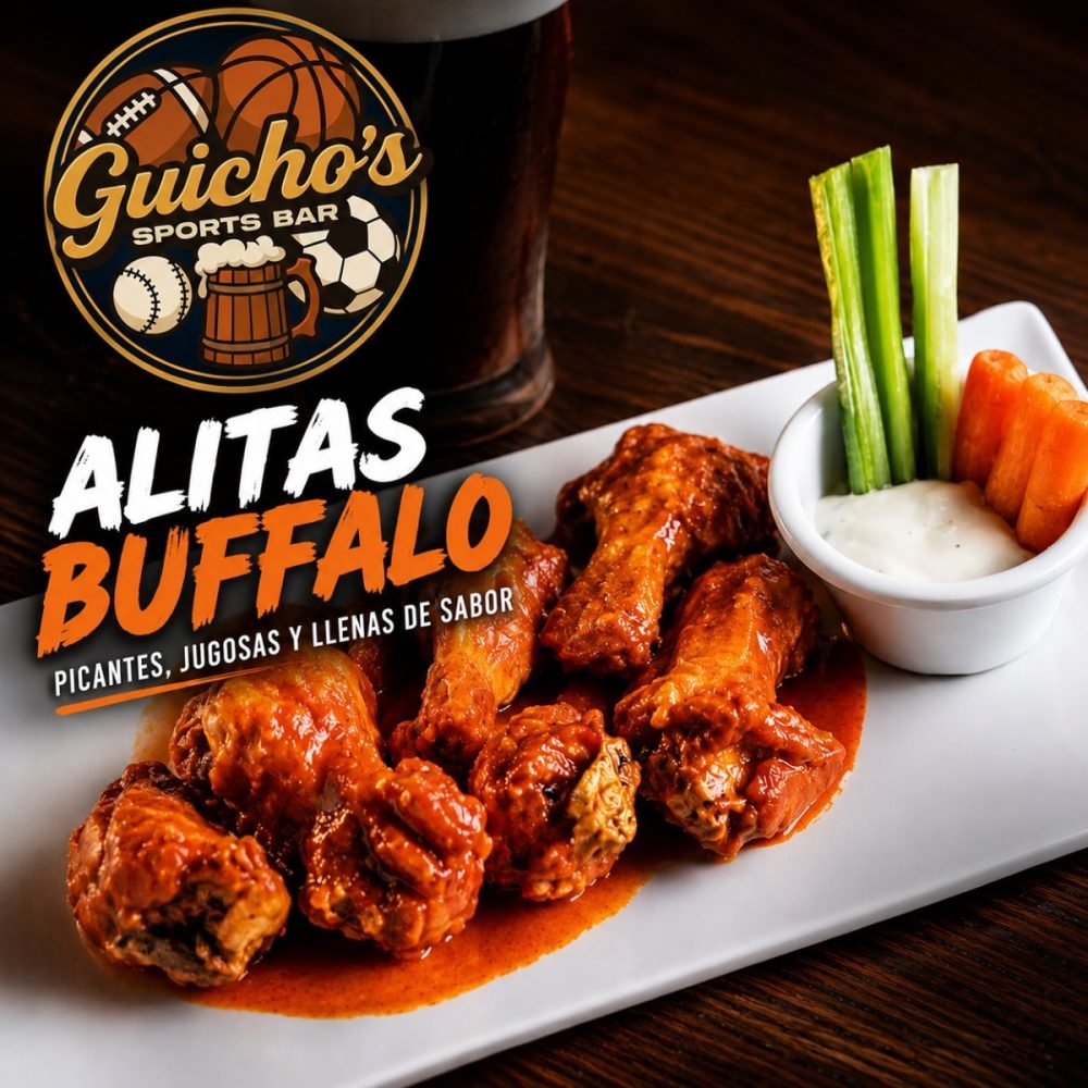Orden de alitas búfalo con apio, zanahoria y aderezo ranch en Guicho's Sports Bar, Nuevo Vallarta